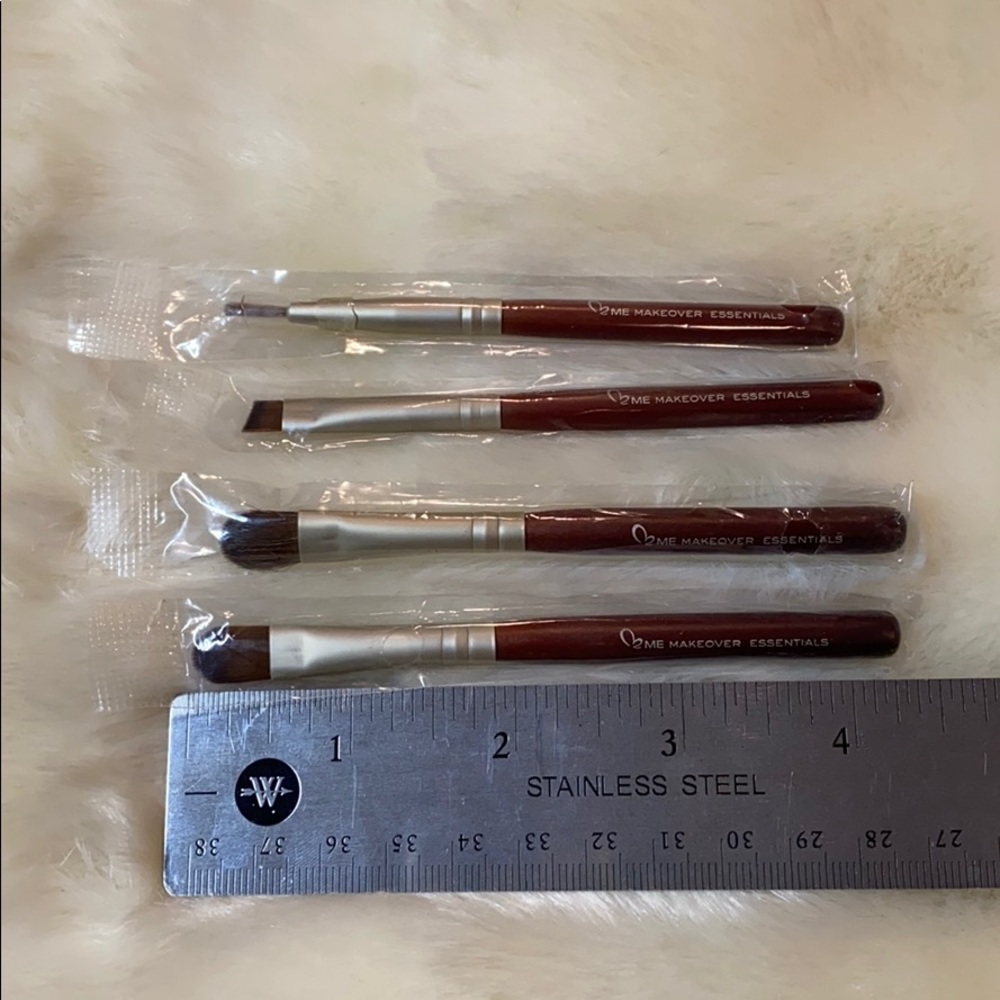 ME makeover essentials mini brush bundle - Picture 3 of 3